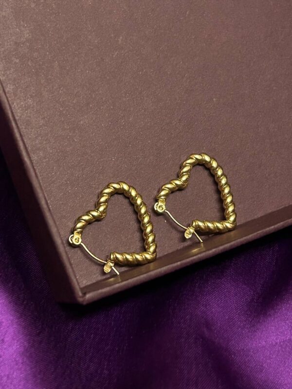Sweetheart hoops